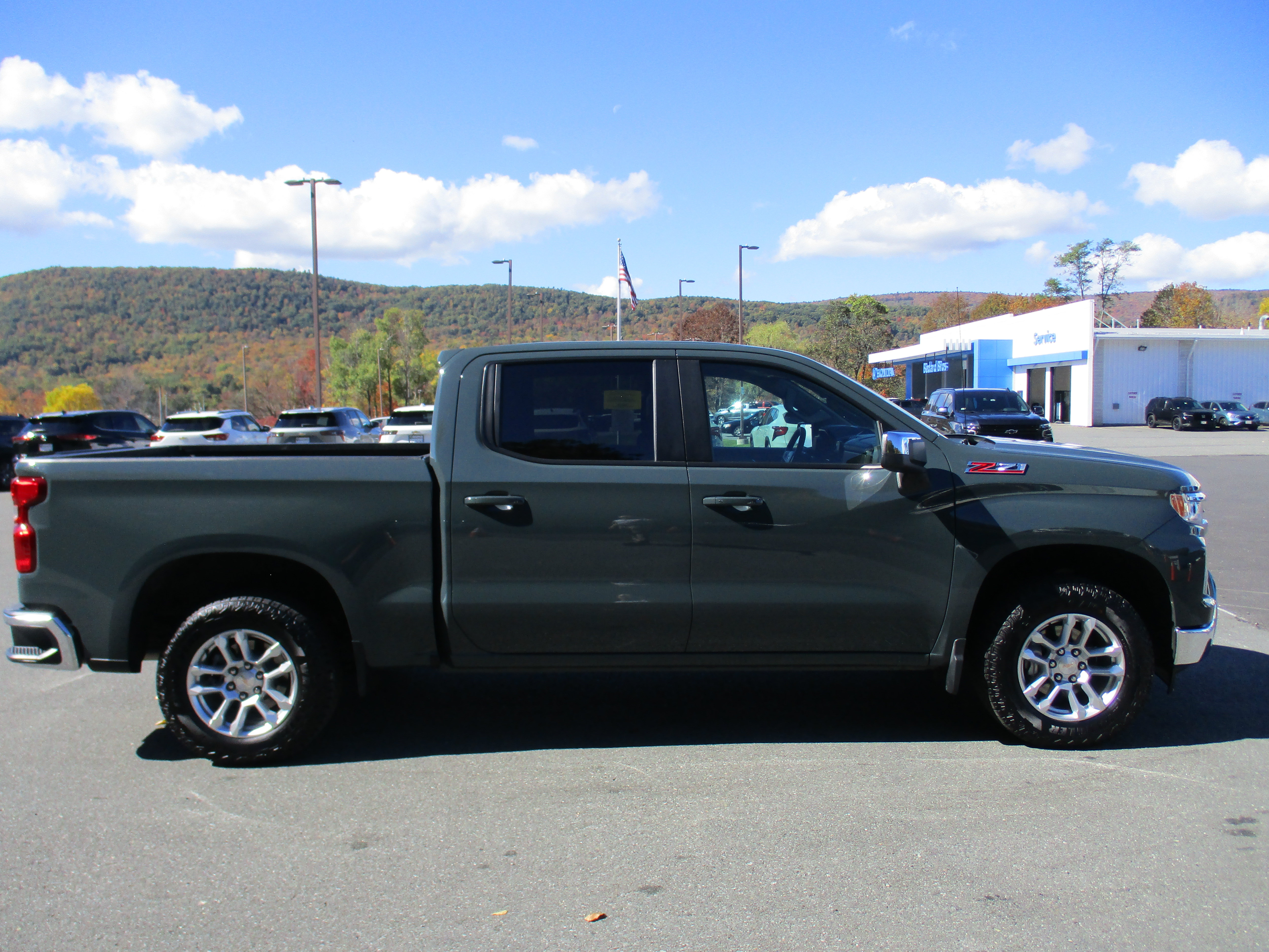 Used 2026 Chevrolet Silverado 1500 LT AWD/4WD image 4