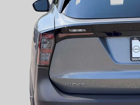 Used 2025 Nissan Kicks SR w/ SR Premium Package AWD/4WD image 11