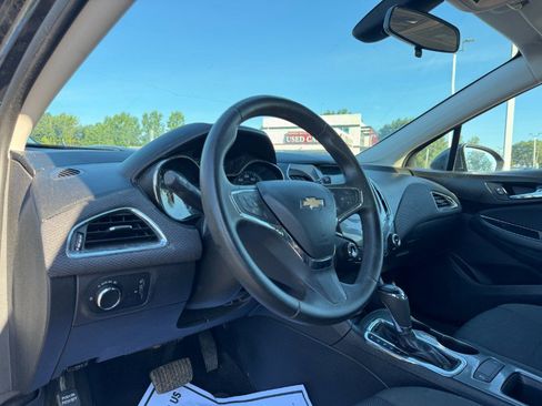 Used 2017 Chevrolet Cruze LT w/ Convenience Package FWD image 14