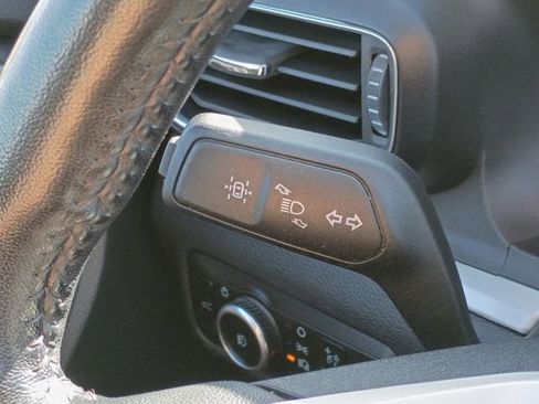 Used 2023 Ford Explorer XLT w/ Equipment Group 202A image 27