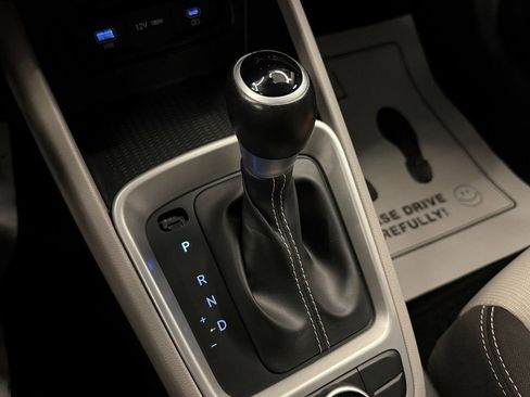 Used 2023 Hyundai Venue SEL image 15