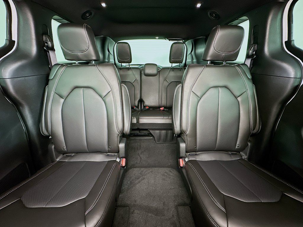 New 2027 Chrysler Pacifica Select w/ Family Tech Group FWD image 10