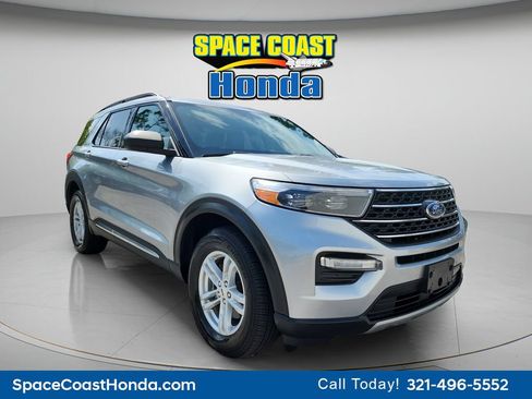 Used 2023 Ford Explorer XLT w/ Equipment Group 202A AWD/4WD image 13