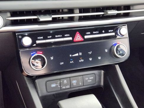 Used 2025 Hyundai Santa Cruz SEL AWD/4WD image 24