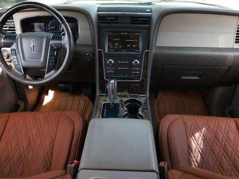Used 2015 Lincoln Navigator L 2WD image 2