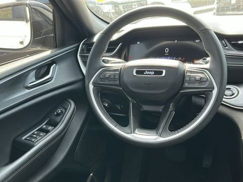 Used 2023 Jeep Grand Cherokee Altitude image 23