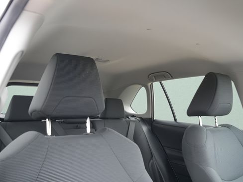 Used 2021 Toyota RAV4 LE AWD/4WD image 13