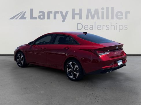 Used 2023 Hyundai Elantra SEL w/ Convenience Package FWD image 3