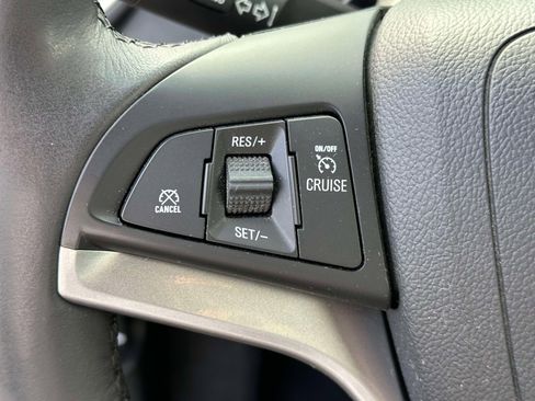 Used 2022 Chevrolet Trax LT w/ LT Convenience Package AWD/4WD image 21