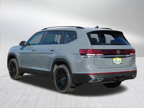 New 2026 Volkswagen Atlas SE image 2