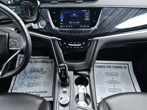 Used 2025 Cadillac XT6 Premium Luxury image 22