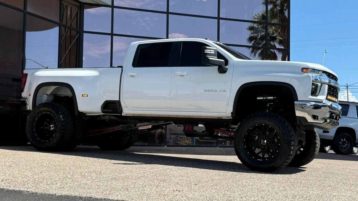 Used 2022 Chevrolet Silverado 3500 LT w/ Convenience Package AWD/4WD image 16