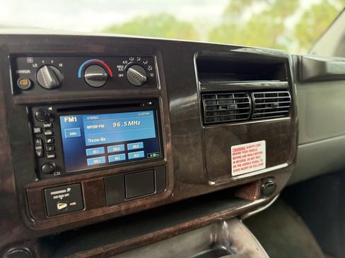 Used 2007 Chevrolet Express 2500 Extended w/ Preferred Equipment Group RWD image 10