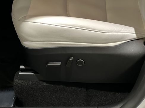 Used 2024 Tesla Model Y Performance AWD/4WD image 19