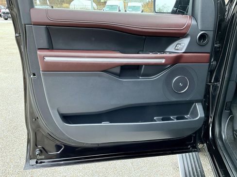 Used 2024 Ford Expedition Max Limited image 11