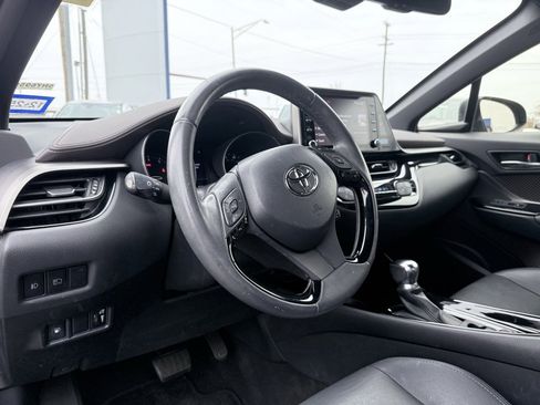 Used 2019 Toyota C-HR Limited image 9