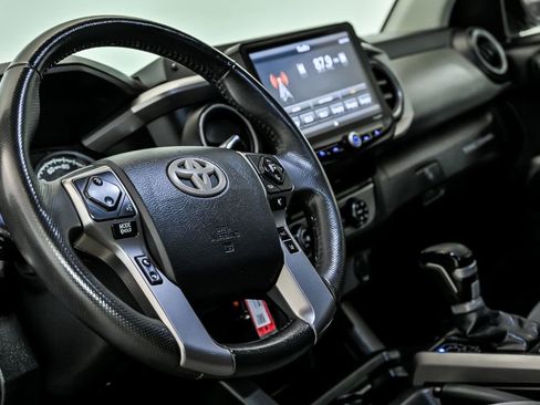 Used 2019 Toyota Tacoma SR5 AWD/4WD image 15