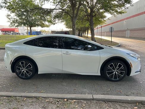 Used 2024 Toyota Prius XLE image 6