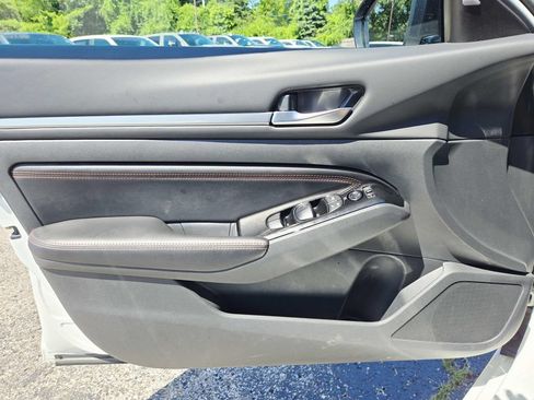 Used 2023 Nissan Altima 2.5 SR FWD image 32