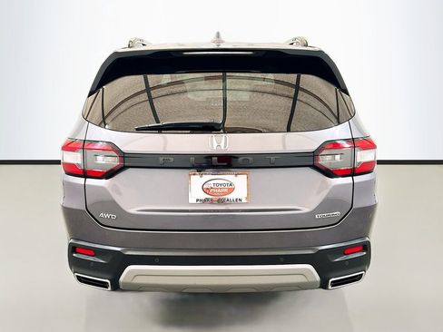 Used 2025 Honda Pilot Touring image 5