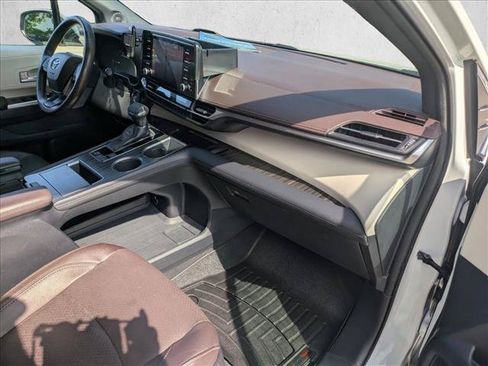 Used 2021 Toyota Sienna Platinum FWD image 20
