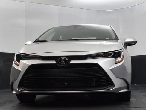 Used 2025 Toyota Corolla LE FWD image 43