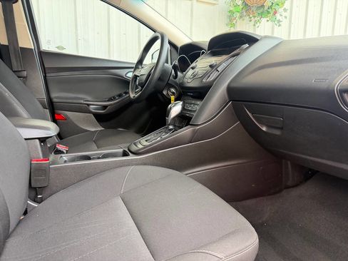 Used 2016 Ford Focus SE FWD image 13