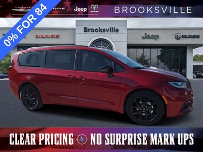 New 2026 Chrysler Pacifica Select w/ S Appearance Package