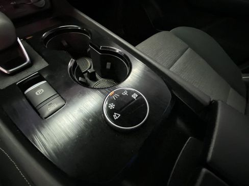 Used 2022 Nissan Rogue SV AWD/4WD image 26