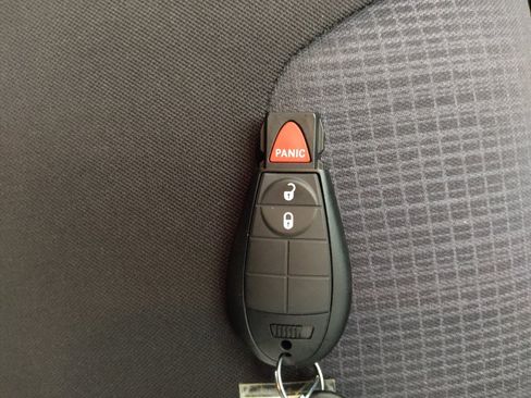 Used 2015 Jeep Cherokee Latitude FWD image 32