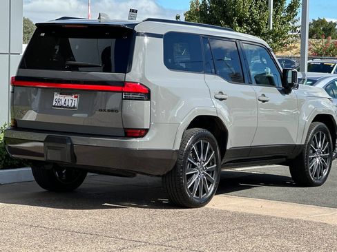 Certified 2024 Lexus GX 550 w/ Accessory Package (Z1) AWD/4WD image 4