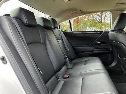 Used 2020 Lexus ES 300h w/ Premium Package image 27