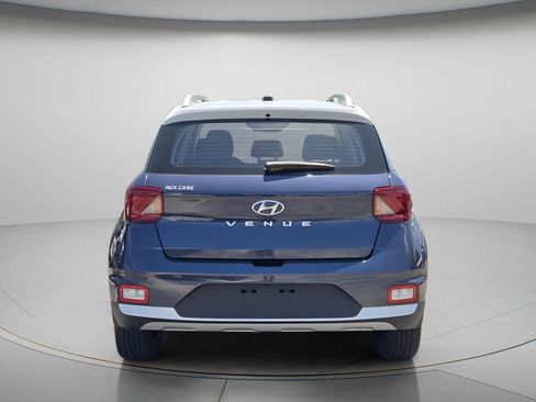Certified 2024 Hyundai Venue Limited FWD image 6