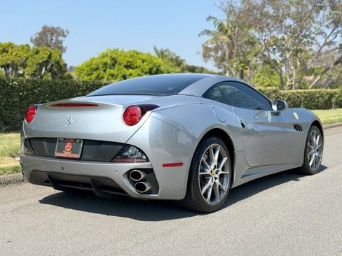 Used 2013 Ferrari California image 8