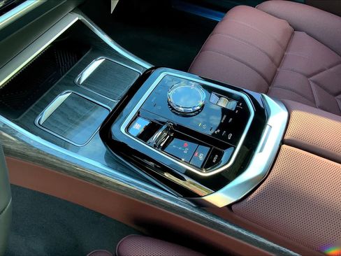 New 2024 BMW 760i xDrive w/ Executive Package image 7