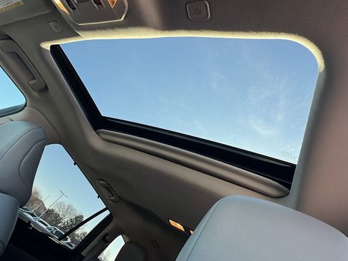 Used 2024 Toyota Highlander XLE image 31