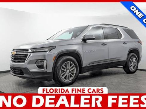 Used 2023 Chevrolet Traverse LT FWD image 1