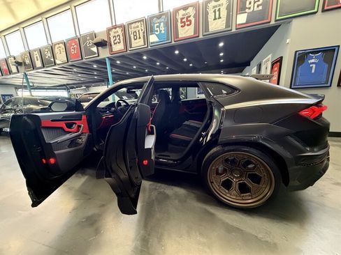 Used 2025 Lamborghini Urus SE AWD/4WD image 12