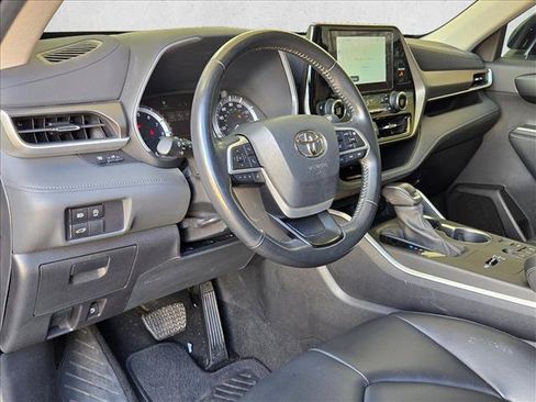 Used 2023 Toyota Highlander XLE FWD image 7