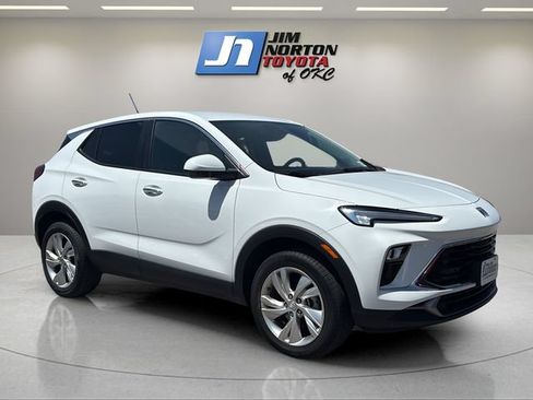 Used 2025 Buick Encore GX Preferred AWD/4WD image 3