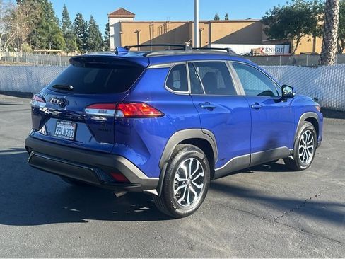 Used 2024 Toyota Corolla Cross SE image 6