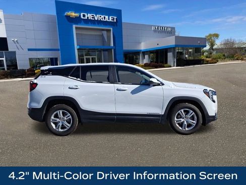 Used 2024 GMC Terrain SLE image 10