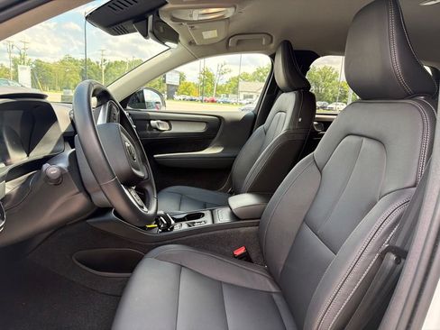 Certified 2024 Volvo XC40 B5 Core AWD/4WD image 6