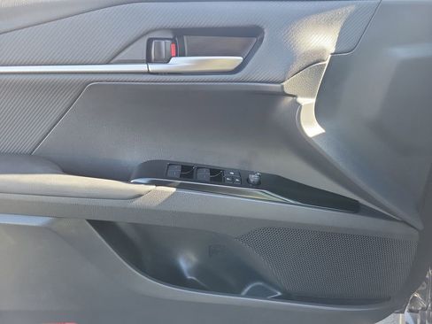 Used 2025 Toyota Camry SE image 19