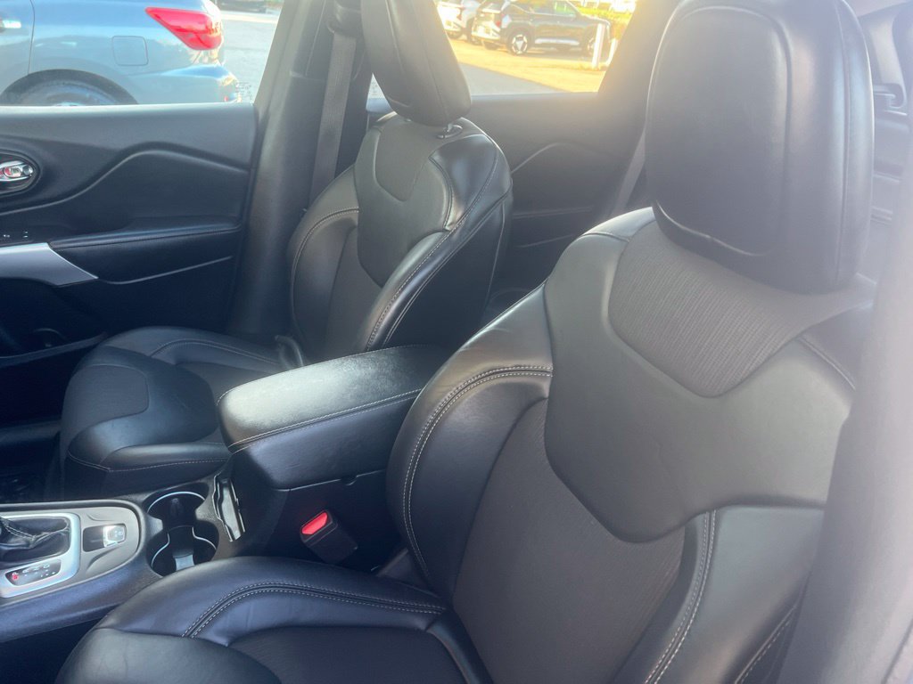 Used 2018 Jeep Cherokee Latitude Plus w/ Comfort/Convenience Group AWD/4WD image 5