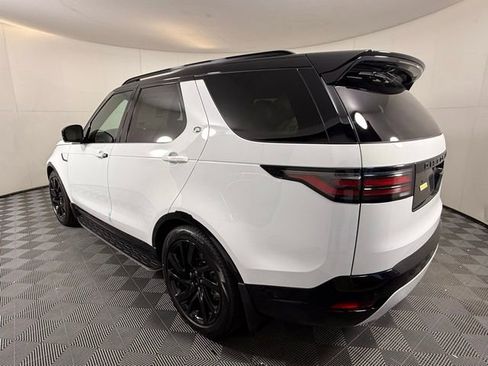 Used 2025 Land Rover Discovery Dynamic SE image 5