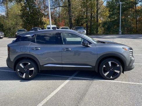 New 2026 Nissan Kicks SR image 9