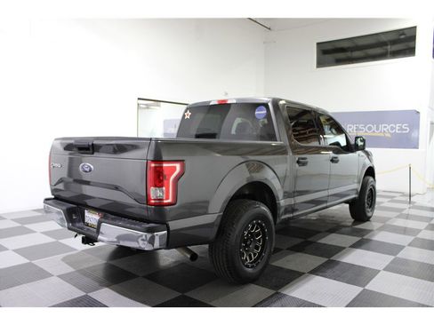 Used 2015 Ford F150 XLT image 4