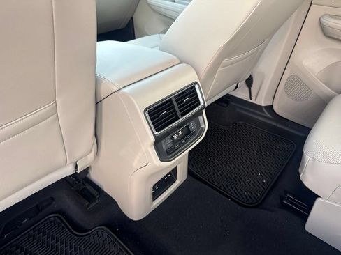 Used 2024 Volkswagen Atlas SE FWD image 14