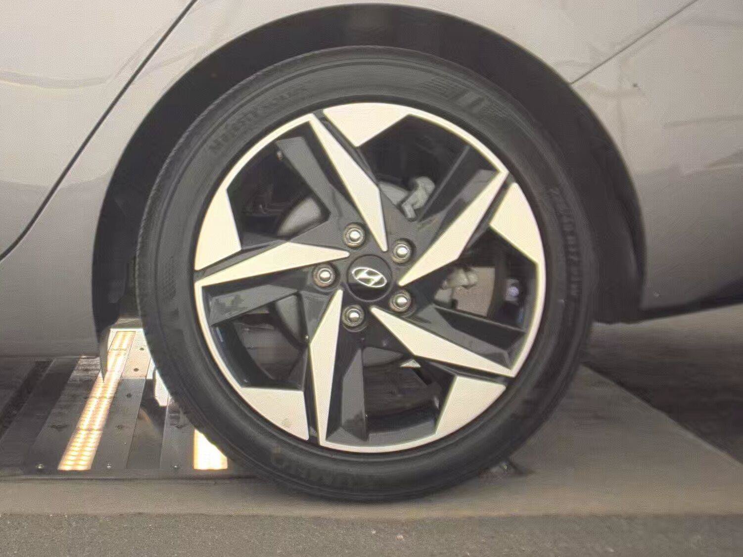 Used 2022 Hyundai Elantra SEL w/ Convenience + Premium Package FWD image 14